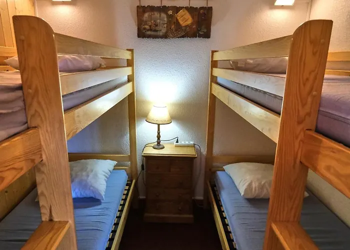 6 Persons Appt / Upper * فال تورُن